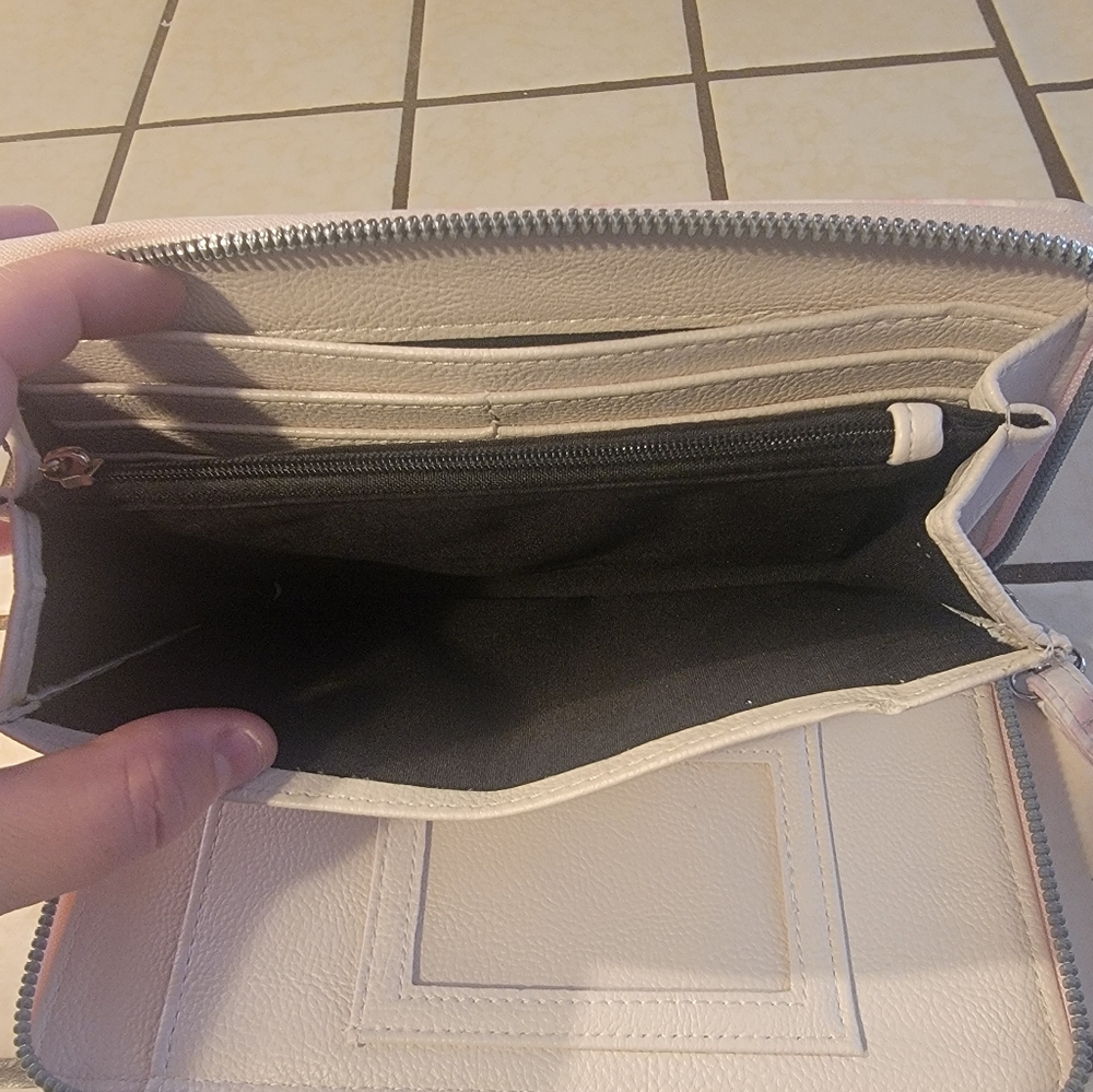 Betsy Johnson leather wallet NWOT - Picture 4 of 7
